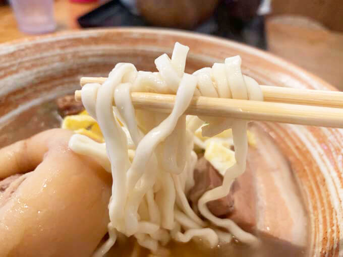 食べ応えのある細麺