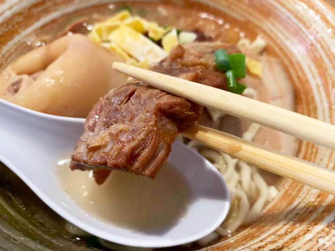 味のしみた炙り軟骨ソーキ