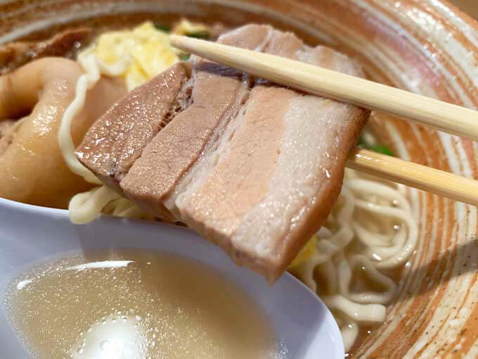 ホロホロ食感の三枚肉