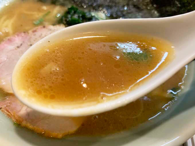 醤油強めの家系スープ