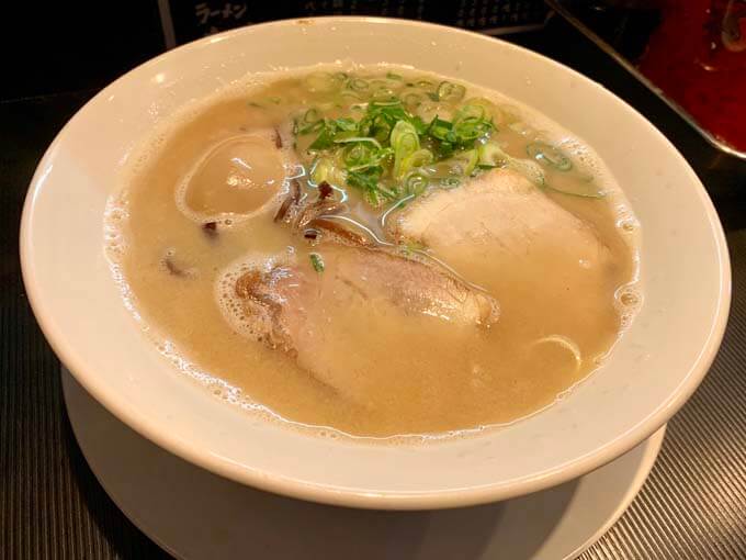 豚骨ラーメン(煮卵トッピング)