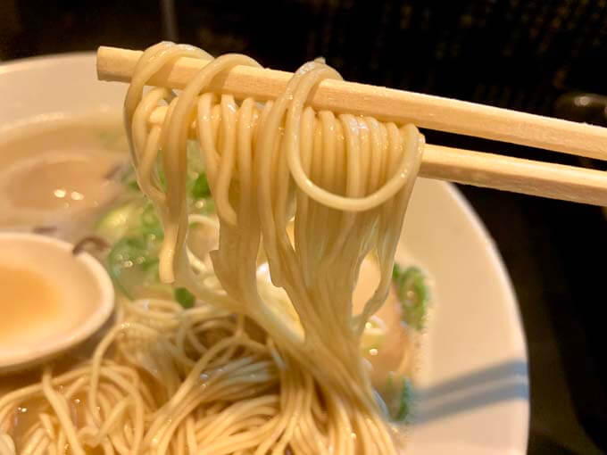プチッと歯ごたえの極細麺