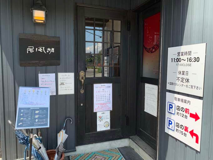 隠れ家的な場所にあるカフェ