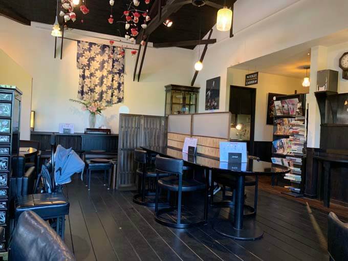 和モダンな店内