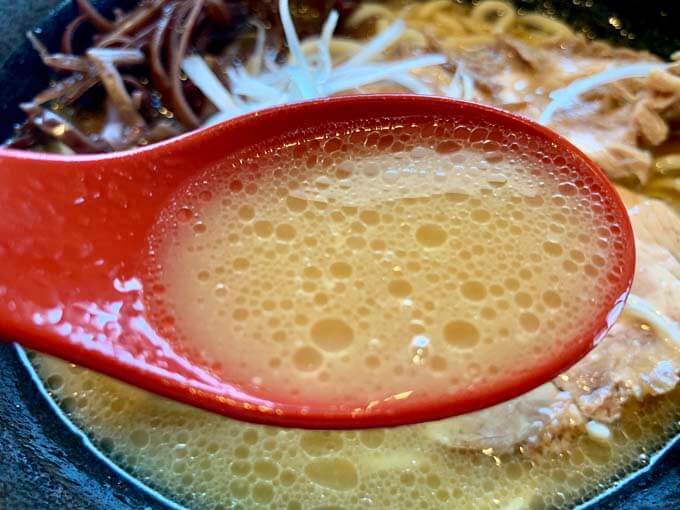 あっさり系の豚骨醤油スープ