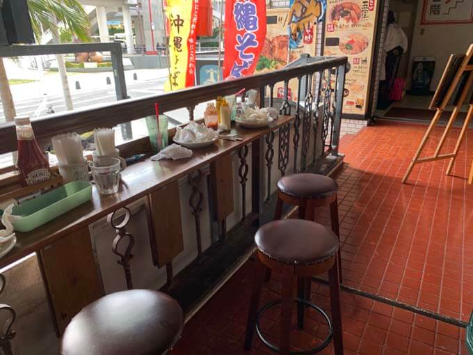 お店の外にもテラス席