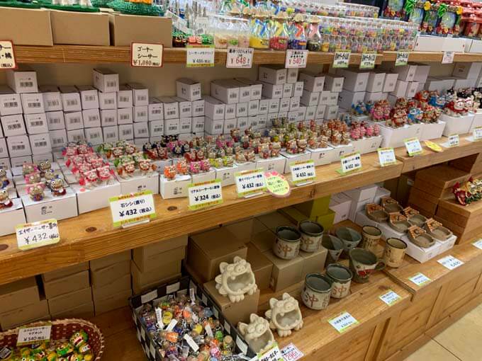 可愛いシーサーの置物