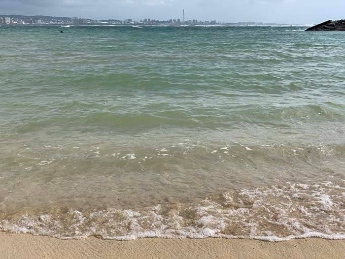 エメラルドグリーンの美しい海