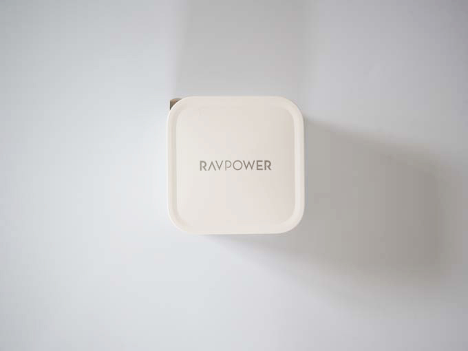 【RAVPower RP-PC112 レビュー】世界最小クラスの充電器。Macbookユーザは持っておきたい!